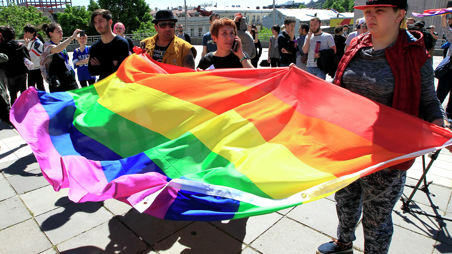 У Тбілісі сталися сутички на ЛГБТ-акції біля парламенту Грузії