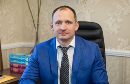 «Офіс президента — це допоміжний орган» — у Зеленського відповіли на петицію про звільнення Татарова