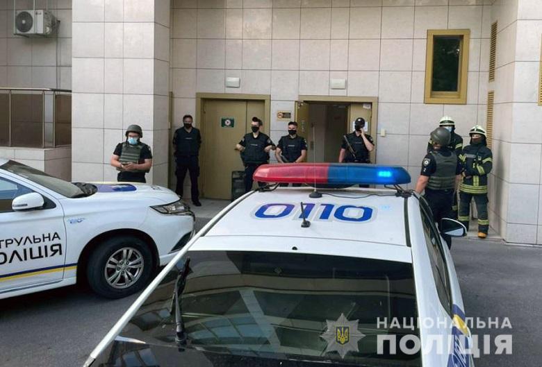 В Киеве ранили полицейского, злоумышленник закрылся в квартире — Крищенко