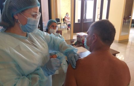 Може щепитися будь-який громадянин України: у Свєродонецьку запрацювали центри вакцинації