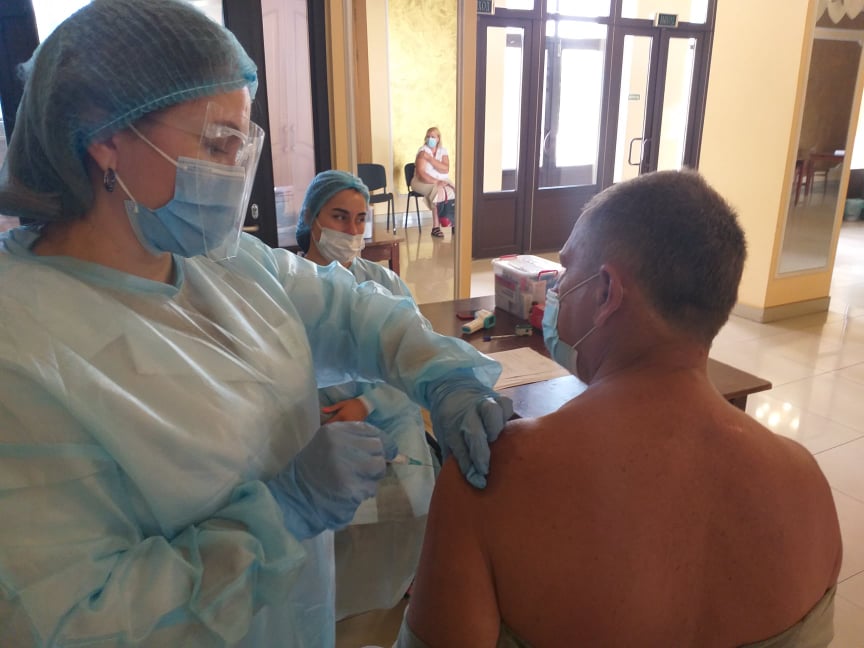 Може щепитися будь-який громадянин України: у Свєродонецьку запрацювали центри вакцинації