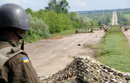 На Донбасі унаслідок обстрілу військовий дістав поранення