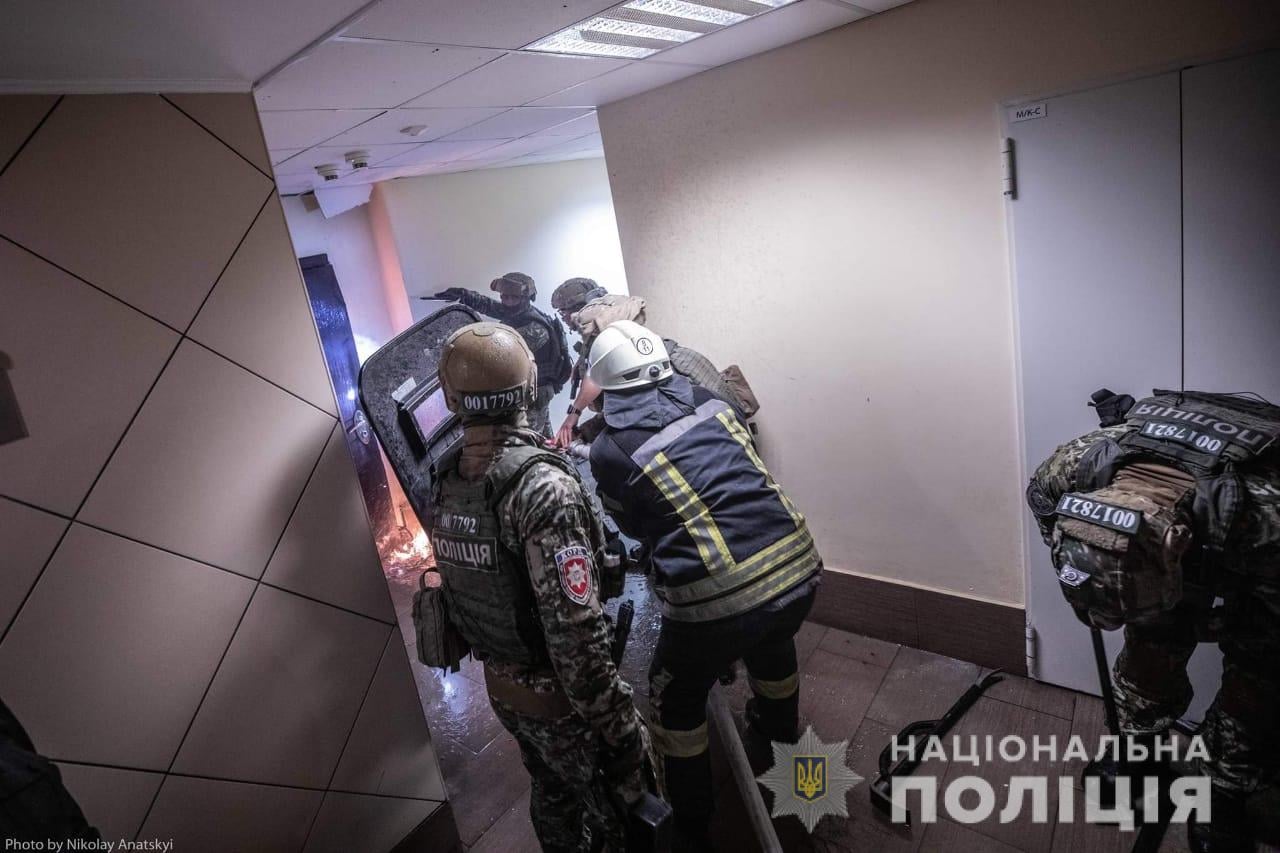 Стрілянина у Києві: чоловіку, який поранив трьох людей, вручили підозру