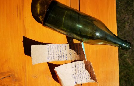 На Говерле нашли послание в бутылке, которому полвека. Один из авторов живет в Москве