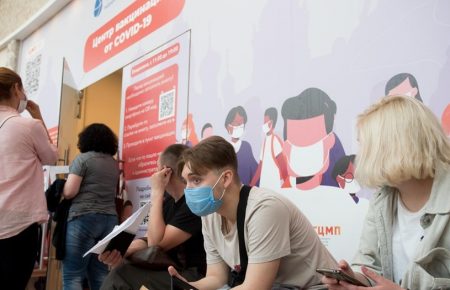 В Украине за сутки от COVID-19 вакцинировали 73 234 человека