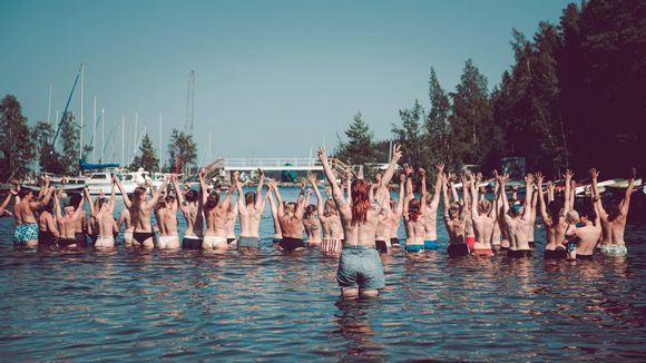 В Финляндии прошел флешмоб против сексуализации женской груди