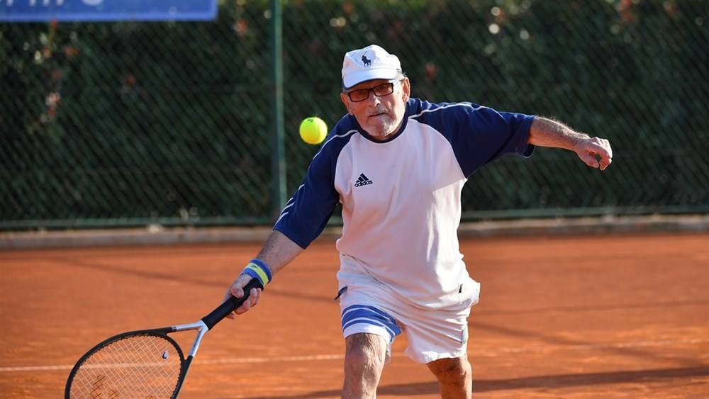 «Мечтаю сыграть с Федерером» — старейший теннисист мира 97-летний Леонид Станиславский о жизни и планах на будущее