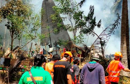 Кількість загиблих внаслідок аварії військового літака на Філіппінах зросла до 50