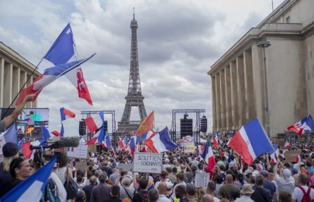 У Франції відбулися багатотисячні протести проти карантинних обмежень (ВІДЕО)