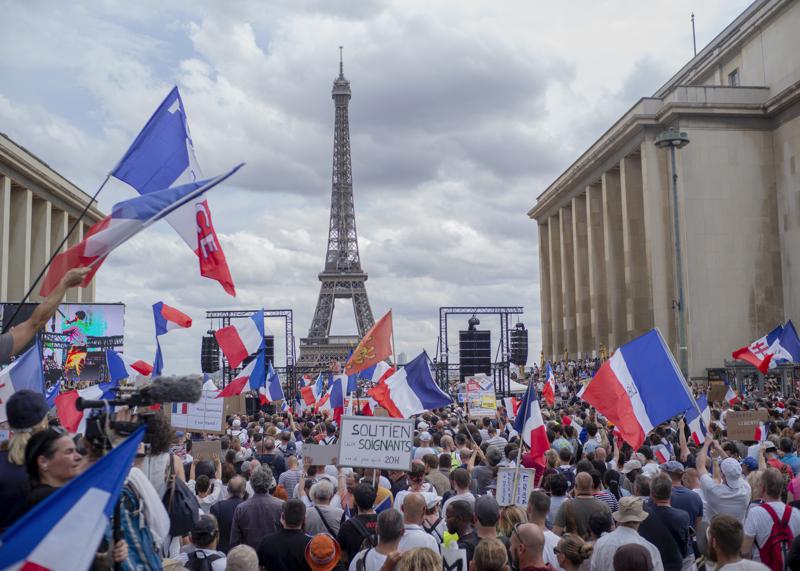 У Франції відбулися багатотисячні протести проти карантинних обмежень (ВІДЕО)