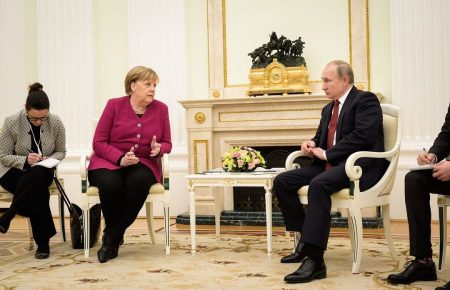 «Задоволені завершенням будівництва «Північного потоку-2»: у Кремлі розповіли про розмову Путіна з Меркель