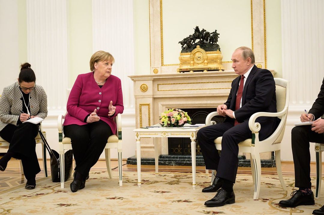 «Довольны завершением строительства «Северного потока-2»: в Кремле рассказали о разговоре Путина с Меркель