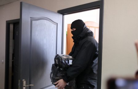У Мінську в офісі Радіо Свобода виламали двері, затримані журналісти
