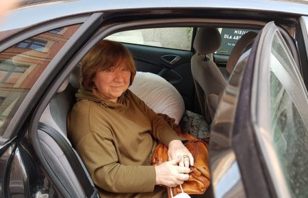 Білоруська письменниця Алексієвич не змогла вилетіти з Берліна, в її речах шукали бомбу