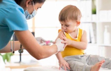 В Україні вакцинація дітей може розпочатись влітку — Кузін
