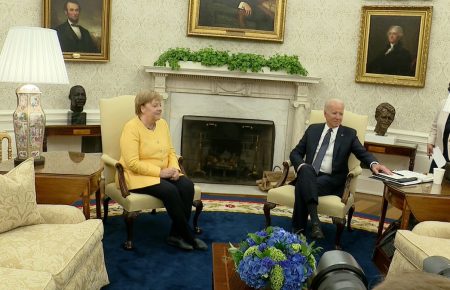 Байден і Меркель провели зустріч в Овальному кабінеті