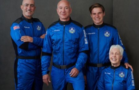 Blue Origin осуществила запуск корабля New Shepard с Безосом на борту