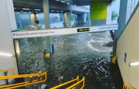 Лондон накрила потужна злива, затопило станції метро