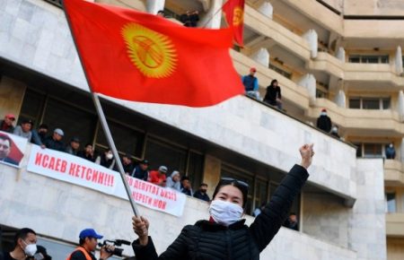 Киргизстан оголосив у розшук двох своїх колишніх президентів