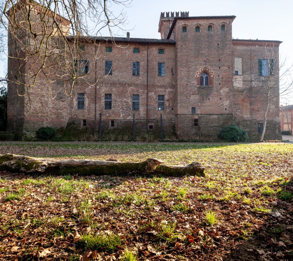 Не зовсім казка: дівчина, сім'я якої живе в італійському замку 12 століття, показала, яке насправді там життя