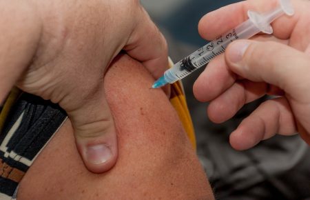 Городской голова Кропивницкого предлагает развернуть пункты вакцинации в общественном транспорте