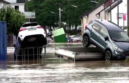 Наводнения в Европе: есть погибшие и пропавшие без вести, повреждены дороги и дома (фото, видео)