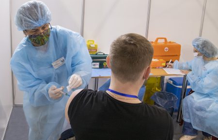 В Киеве вакцинировали рекордное количество людей за сутки — КГГА