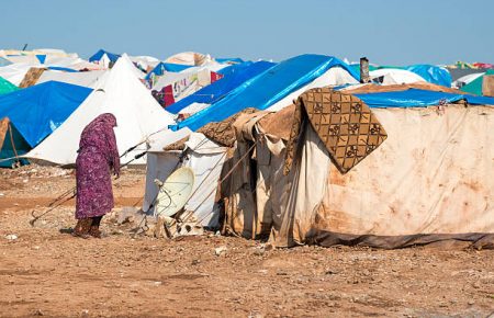 Мігранти у лівійських таборах змушені торгувати сексом за чисту воду — Amnesty International