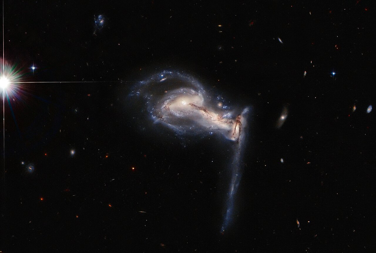 Телескоп Hubble сфотографировал необычное трио галактик в созвездии Рыси