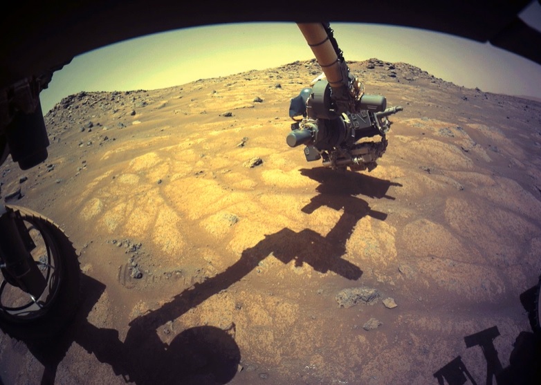 Марсоход NASA начал поиски жизни на Красной планете