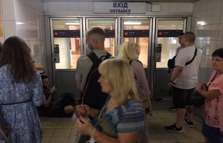 У київському метро частково обмежили рух поїздів через «людину під потягом»