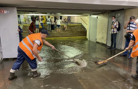 У Києві підтоплені станції метро поновили роботу