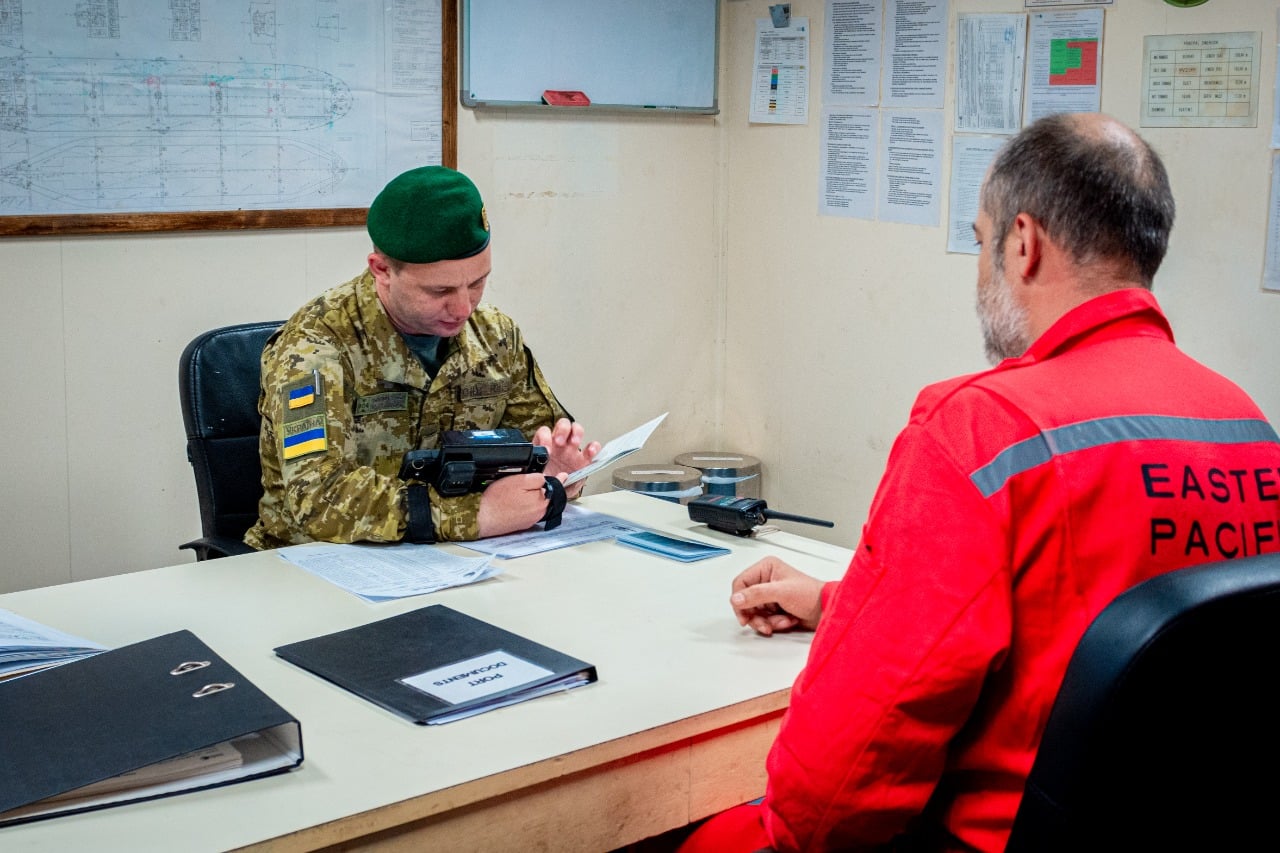 Україна заборонила в’їзд 12 російським морякам