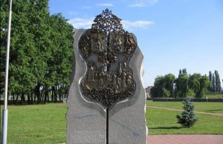 В столице демонтируют памятный знак в честь дружбы Киева и Москвы — по просьбам киевлян