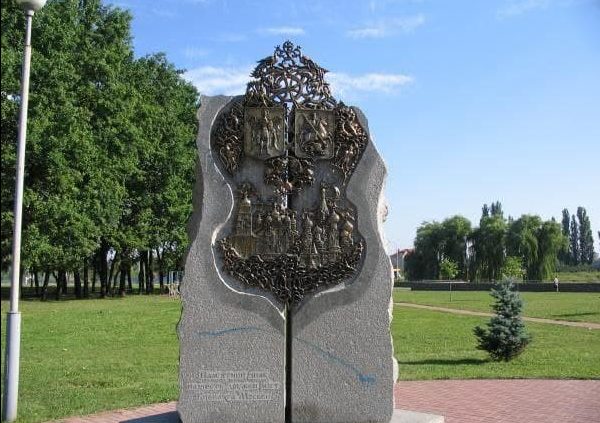 В столице демонтируют памятный знак в честь дружбы Киева и Москвы — по просьбам киевлян