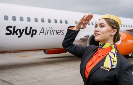 «Ми всі з полегшенням видихнули» — бортпровідниця про зміну форми в одній з українських авіакомпаній