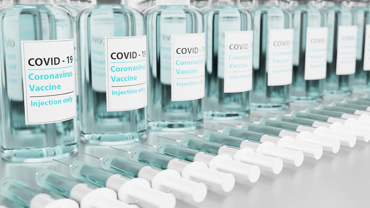 В Польше в случае побочной реакции на вакцину от COVID-19 выплатят компенсации