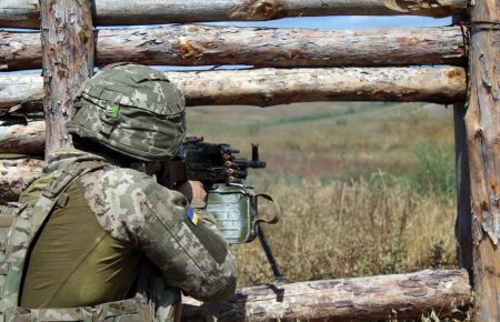 На Донбасі внаслідок обстрілів бойовиків загинув український військовий