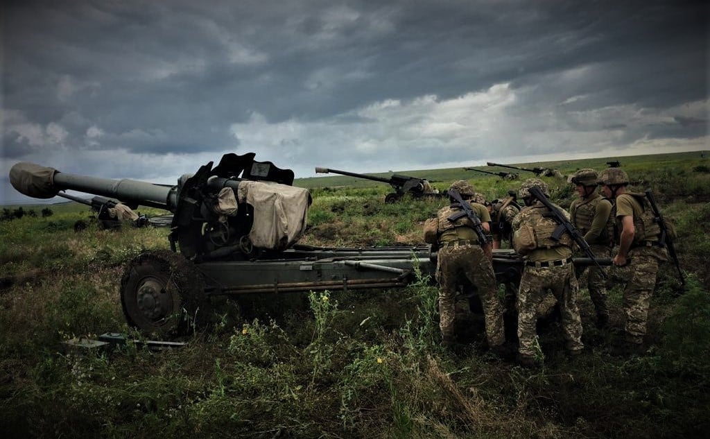 На Донбасі унаслідок обстрілів бойовиків загинув військовий