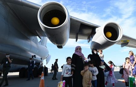 Шістьма евакуаційними літаками Україна вивезла з Афганістану понад 650 людей