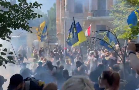 Нацкорпус влаштував мітинг у центрі Києва, сталися сутички, є постраждалі (оновлено)