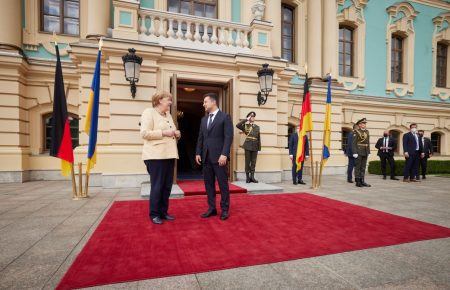 У Маріїнському палаці розпочалася зустріч Зеленського і Меркель