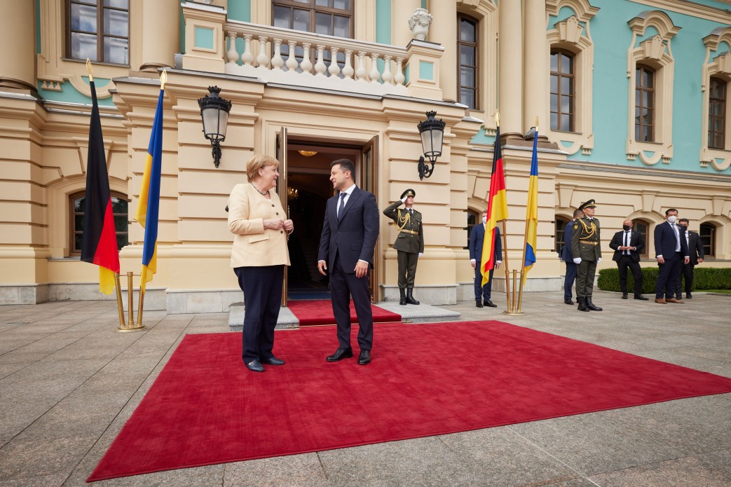 У Маріїнському палаці розпочалася зустріч Зеленського і Меркель