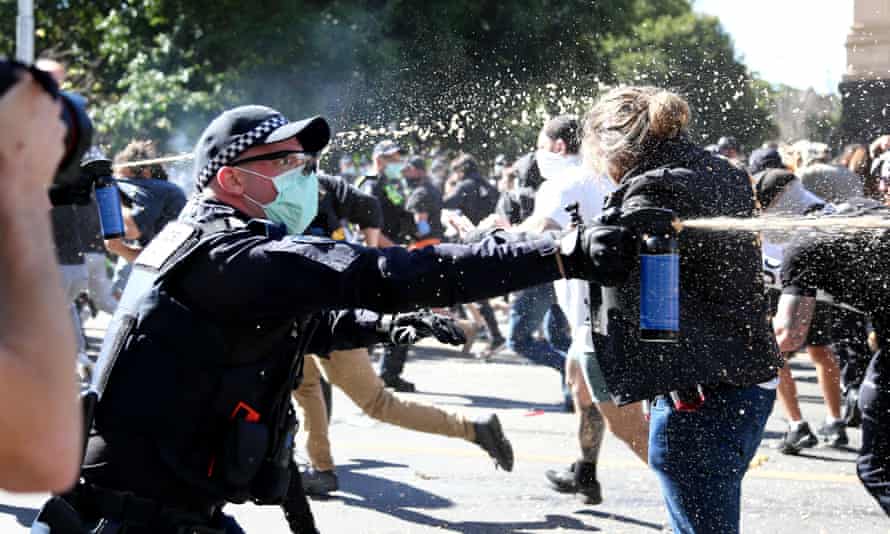 В Австралії на протесті проти локдауну відбулися сутички з поліцією