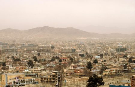 Загрози життю та безпеці українців, що застрягли на військовій базі в Кабулі, немає — Кулеба