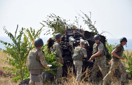 Доба на Донбасі: два українських військових поранені, один у тяжкому стані