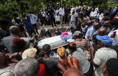 Понад 2 тисячі загиблих: на Гаїті прощаються із жертвами землетрусу