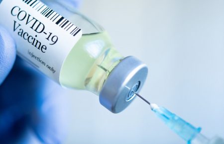 В Україні першу дозу вакцини від COVID-19 отримали вже 4,7 млн людей