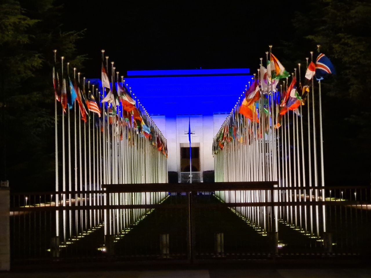 У Женеві будівлю ООН підсвітили кольорами українського прапора