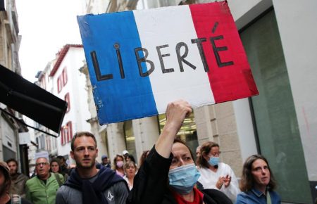 Протестная суббота во Франции: более 230 тысяч человек вышли на улицы против расширения действия «санитарных пропусков» (ФОТО, ВИДЕО)